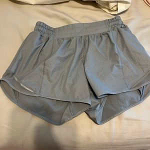 COPY - Lululemon rhino grey hotty hot short 4” size 6